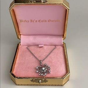 Juicy limited edition snowflake necklace